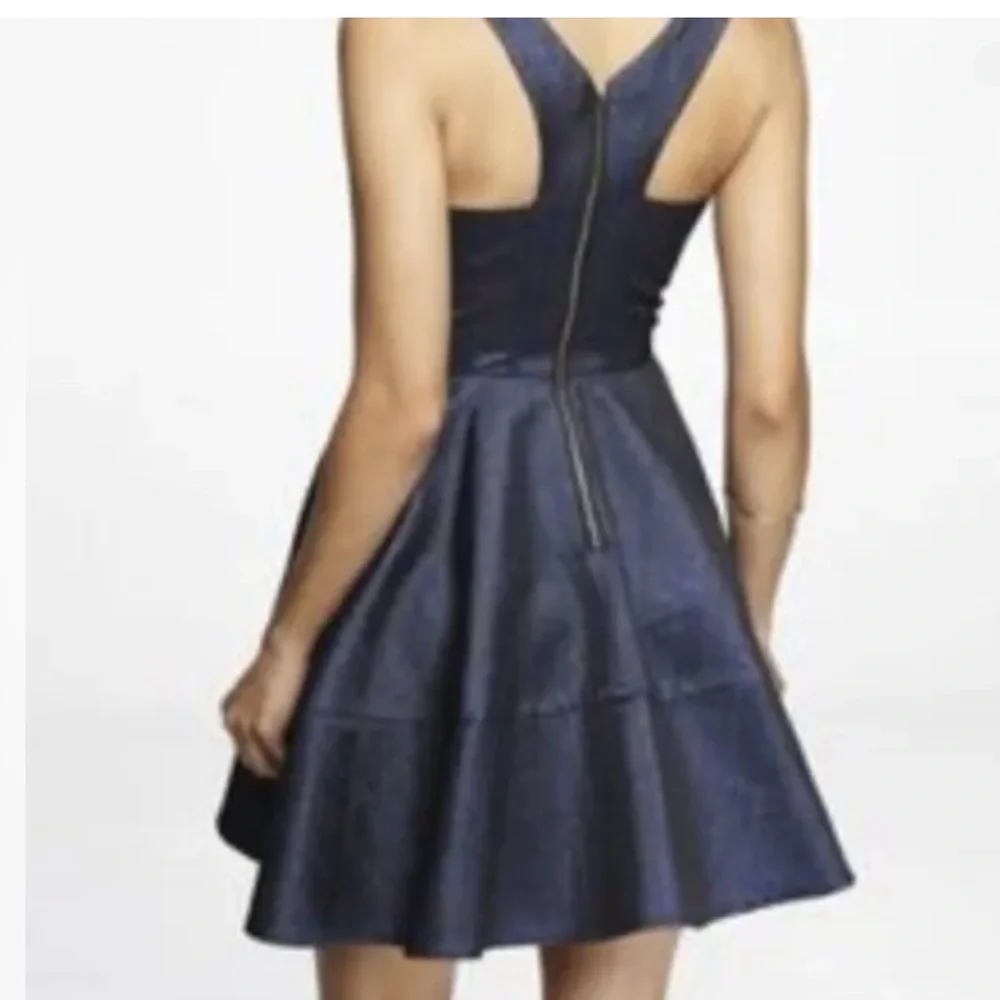 New Express Navy Blue Metallic Jacquard Fit & Flare Zip Back Dress Sz 8 - Picture 3 of 5